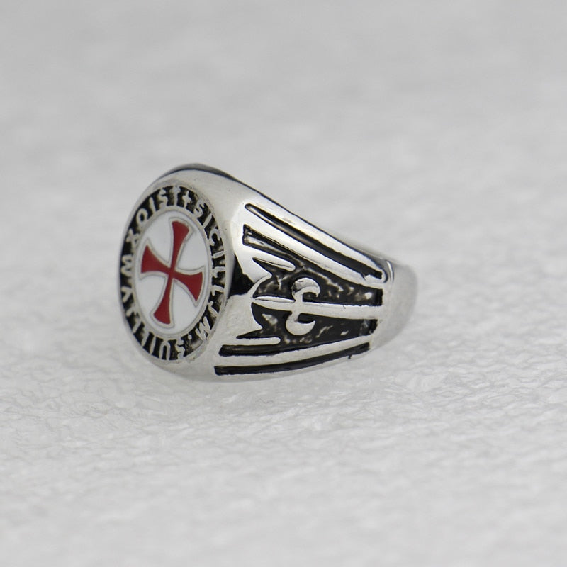 Bague Assassin’s Creed II à émail rouge – Tailles 8 à 12