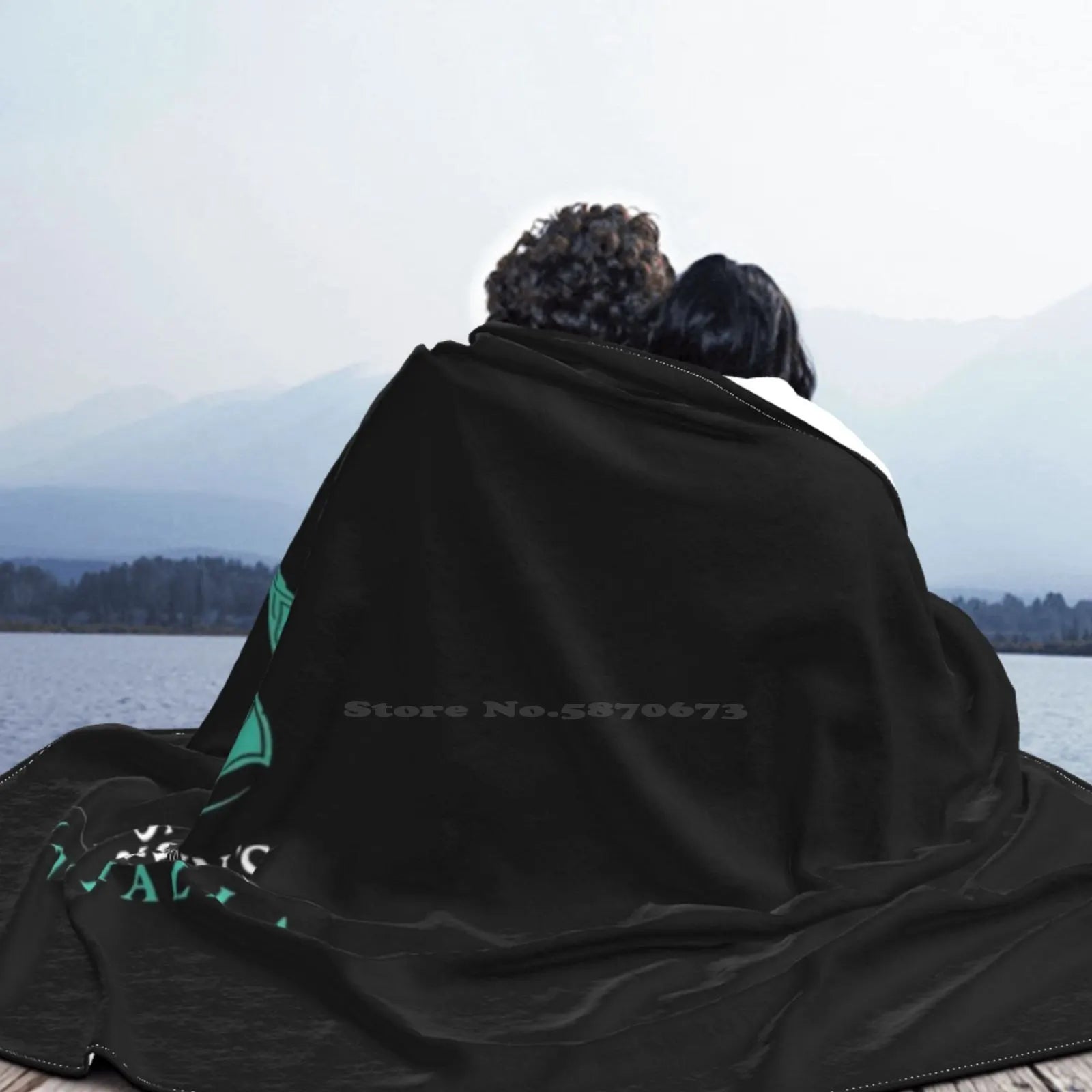 Plaid Assassin’s Creed Valhalla en polyester – 2 tailles