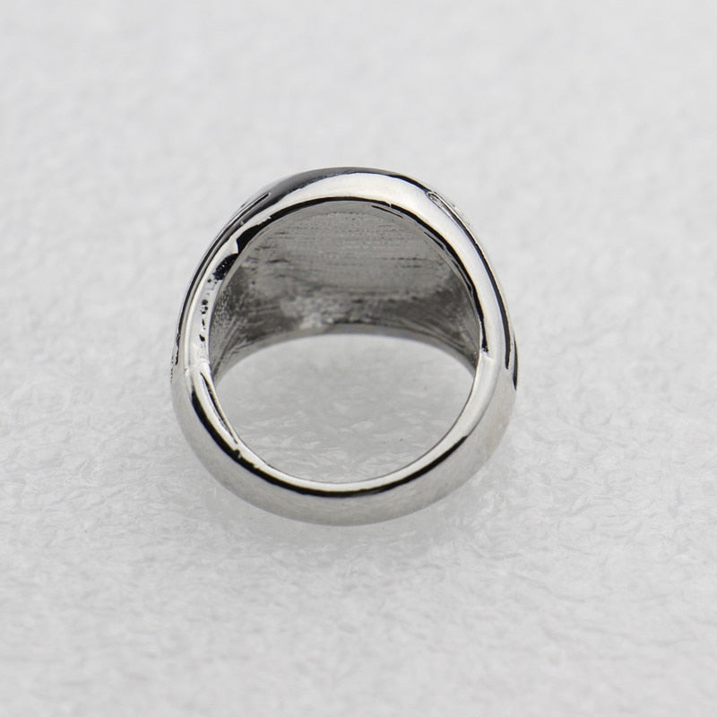 Bague Assassin’s Creed II à émail rouge – Tailles 8 à 12