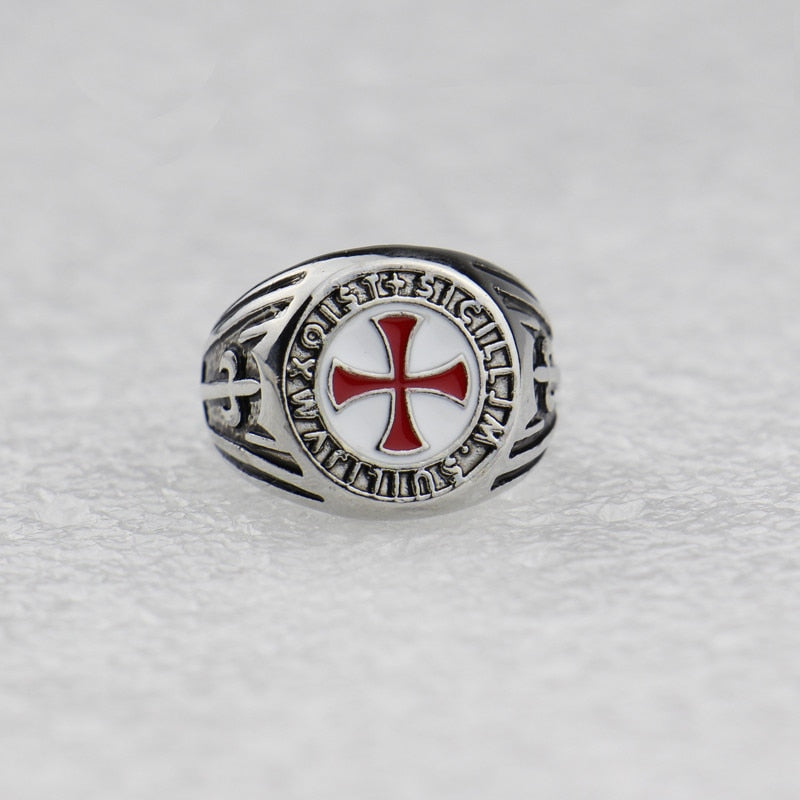 Bague Assassin’s Creed II à émail rouge – Tailles 8 à 12