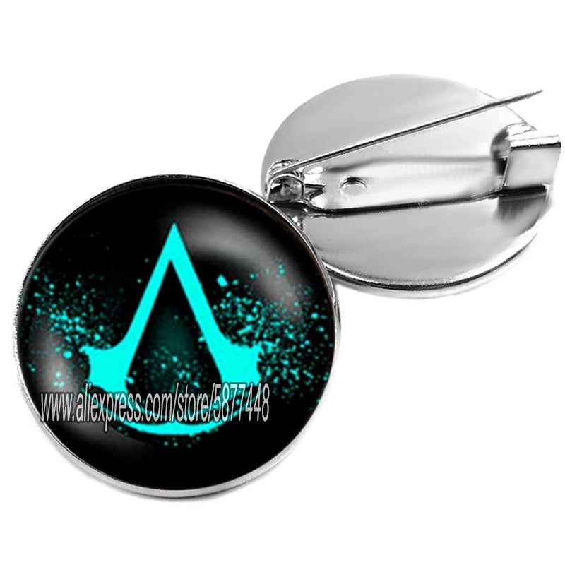 Broche Assassin’s Creed avec cabochon en verre – 7 motifs
