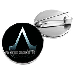 Broche Assassin’s Creed avec cabochon en verre – 7 motifs
