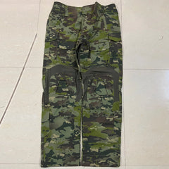 Tenue tactique camouflage – chemise et pantalon selon variante