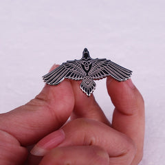 Broche oiseau aux runes nordiques – Assassin’s Creed Valhalla