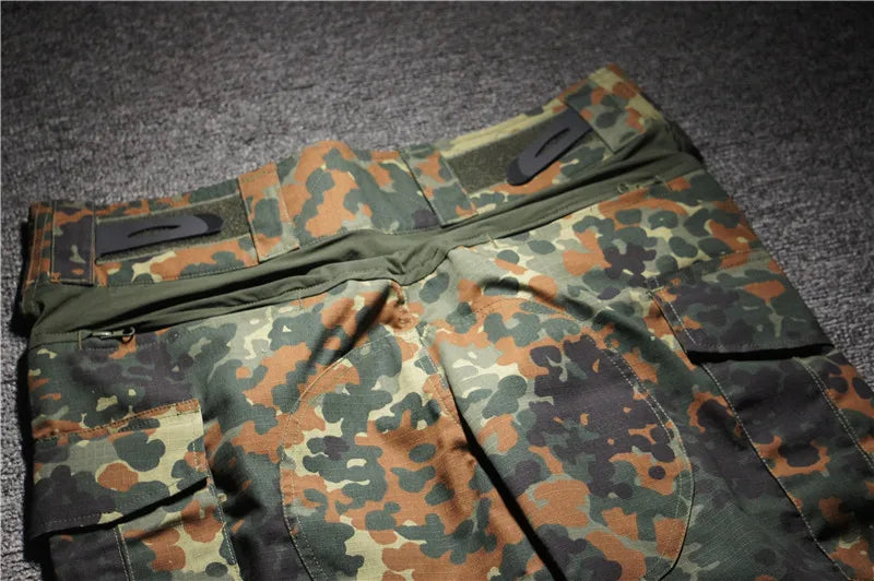 Tenue tactique camouflage – chemise et pantalon selon variante