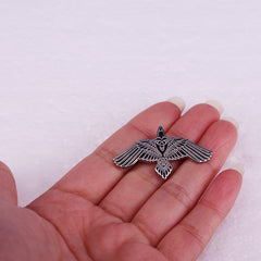 Broche oiseau aux runes nordiques – Assassin’s Creed Valhalla