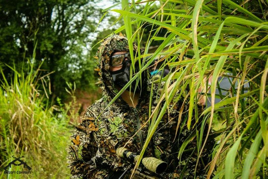 Tenue ghillie camouflage à feuilles d’érable